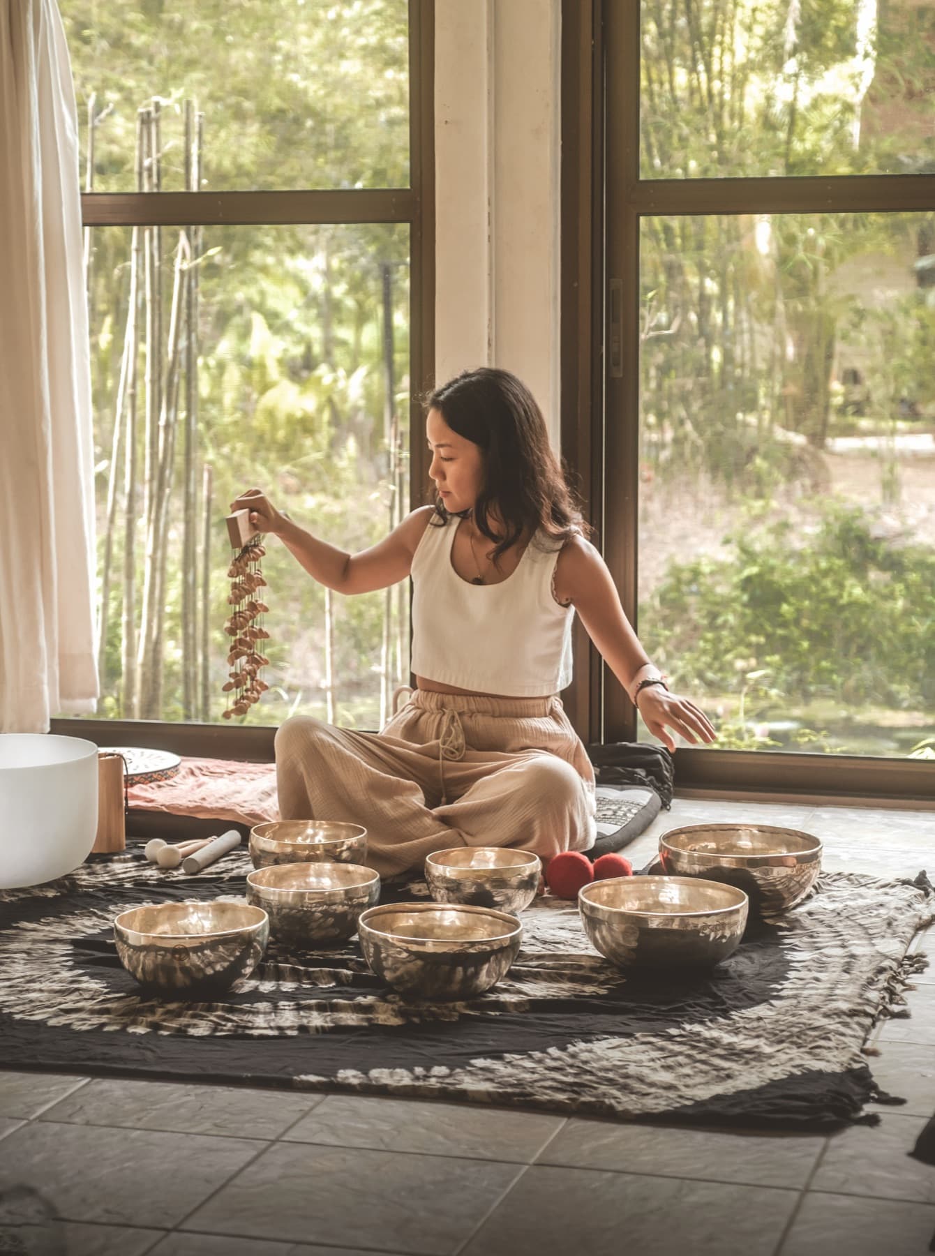 Sound healing with singing bowls at Wonderland